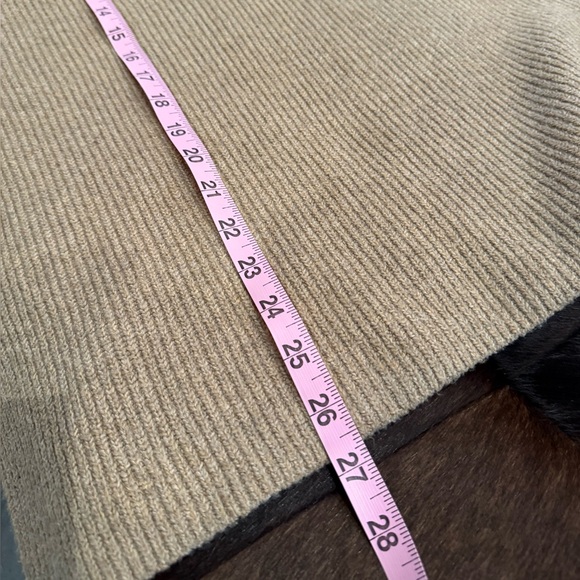 Banana Republic Women's V-Neck Sweater in Warm Tan - Picture 9 of 11